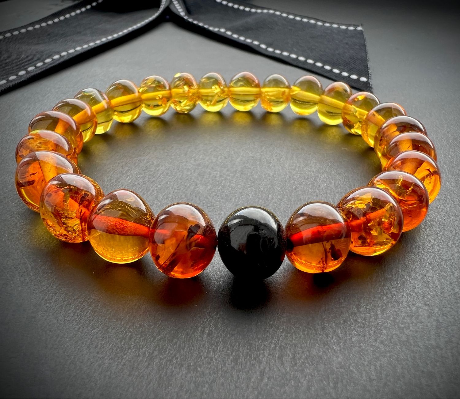Браслеты из янтаря